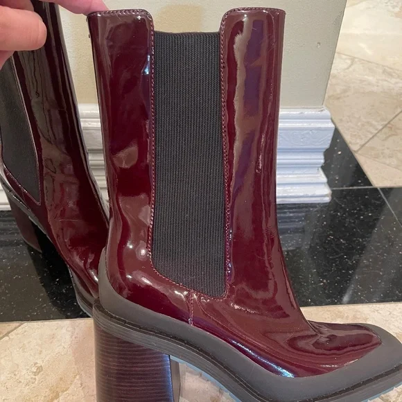 NEW TORY BURCH Expedition Chelsea boots in red patent leather - Picture 2 of 9